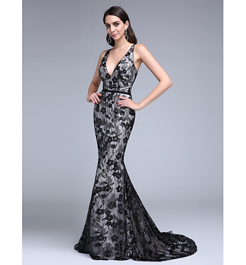 TS Couture? Formal Evening Dress Trumpet / Mermaid V-neck Court Train Lace with Flower(s) / Sequins  